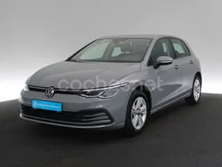 Gris / plata Usado 2022 VW Golf VIII Life Berlina | 20.880 € (Precio justo)
