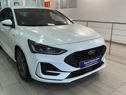 Blanco Usado 2025 Ford Focus ST-Line X Berlina | 23.995 € (Precio justo)
