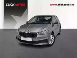 Gris Usado 2025 Skoda Fabia Essence Utilitario | 15.600 € (Precio justo)