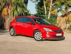 Rojo Usado 2010 Opel Astra Enjoy Berlina | 4700 € (Precio justo)