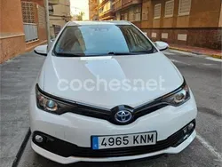 Blanco Usado 2018 Toyota Auris Hybrid Business Edition Berlina | 15.000 € (Un poco caro)