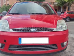 Rojo Usado 2005 Ford Fiesta Ghia Utilitario | 2700 € (Buen precio)