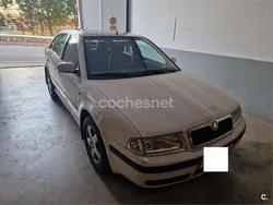 Blanco Usado 2004 Skoda Octavia Elegance Berlina | 1000 €