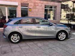 Gris / plata Usado 2021 Kia Ceed Berlina | 15.890 € (Precio justo)