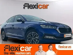 Azul Nuevo 2025 Skoda Octavia SportLine Berlina | 31.490 € (Precio justo)