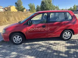 Rojo Usado 2001 Mitsubishi Space Runner Monovolumen | 2700 €