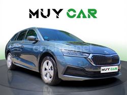 Gris / plata Usado 2022 Skoda Octavia Ambition Familiar | 19.490 € (Precio justo)