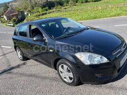 Negro Usado 2007 Kia Ceed Active Berlina | 3999 €