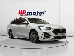 Gris Usado 2024 Ford Focus ST-Line Familiar | 22.100 € (Un poco caro)