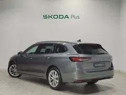 Gris Usado 2024 Skoda Superb Selection Familiar | 40.690 € (Precio justo)