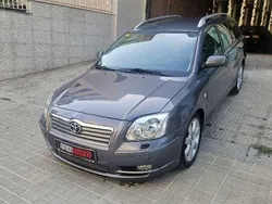 Gris Usado 2004 Toyota Avensis Executive Berlina | 6000 € (Caro)