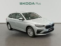 Gris plata Usado 2025 Skoda Scala Selection Utilitario | 21.690 € (Precio justo)