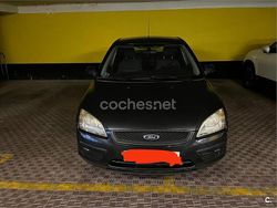 Gris / plata Usado 2007 Ford Focus Trend Berlina | 2900 € (Buen precio)