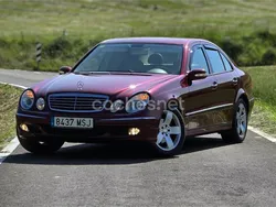 Rojo Usado 2005 Mercedes E220 Elegance Berlina | 7300 € (Precio justo)