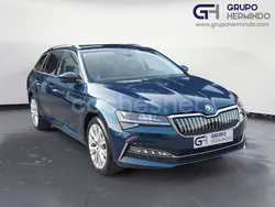 Azul Usado 2021 Skoda Superb SportLine Familiar | 22.500 € (Precio justo)