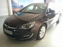 Marrón Usado 2014 Opel Astra Excellence Utilitario | 4990 € (Super precio)