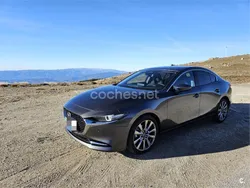 Gris / plata Usado 2023 Mazda 3 Exclusive-Line Berlina | 28.600 € (Un poco caro)