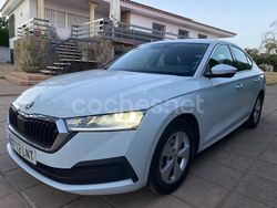 Blanco Usado 2021 Skoda Octavia Ambition Berlina | 16.800 € (Precio justo)