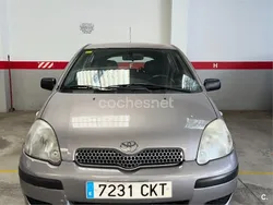 Gris / plata Usado 2004 Toyota Yaris Luna Berlina | 4900 € (Precio justo)