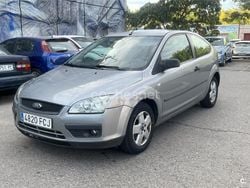 Gris / plata Usado 2006 Ford Focus Trend Berlina | 2490 € (Precio justo)