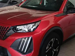 Rojo Nuevo 2025 Peugeot 2008 Allure SUV | 24.380 € (Precio justo)