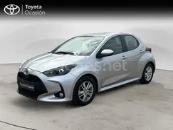 Gris / plata Usado 2024 Toyota Yaris Berlina | 19.500 € (Precio justo)