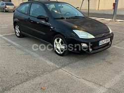 Negro Usado 2001 Ford Focus Trend Berlina | 2200 € (Precio justo)