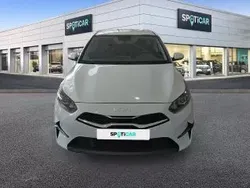 Blanco Usado 2023 Kia Ceed Berlina | 16.500 € (Buen precio)