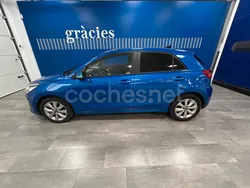 Azul Usado 2021 Kia Rio Berlina | 17.500 € (Un poco caro)