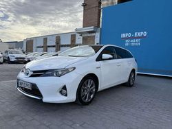 Blanco Usado 2014 Toyota Auris Touring Sports Advance Familiar | 6700 €