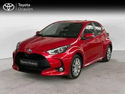 Rojo Usado 2024 Toyota Yaris Hybrid Active Berlina | 21.550 € (Precio justo)
