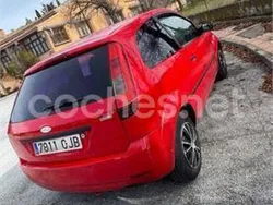 Rojo Usado 2003 Ford Fiesta Trend Utilitario | 2300 € (Precio justo)