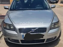Gris / plata Usado 2006 Volvo S40 Momentum Berlina | 4300 € (Un poco caro)