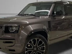 Gris Nuevo 2025 Land Rover Defender SUV | 203.379 €