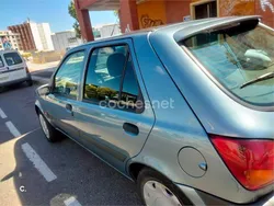 Azul Usado 2001 Ford Fiesta Ambiente Utilitario | 1700 €