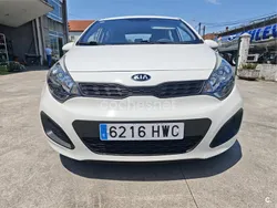Blanco Usado 2014 Kia Rio Berlina | 8000 € (Precio justo)