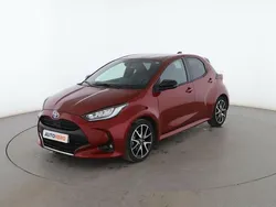 Rojo Usado 2021 Toyota Yaris Hybrid Style Berlina | 18.299 € (Precio justo)