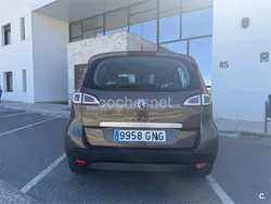 Marrón Usado 2010 Renault Scénic III Dynamique Monovolumen | 3999 € (Precio justo)