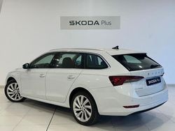 Blanco Usado 2022 Skoda Octavia Ambition Familiar | 26.950 € (Precio justo)
