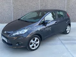 Gris / plata Usado 2011 Ford Fiesta Titanium Utilitario | 3900 € (Super precio)