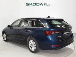 Azul Usado 2024 Skoda Octavia Ambition Familiar | 25.600 € (Super precio)
