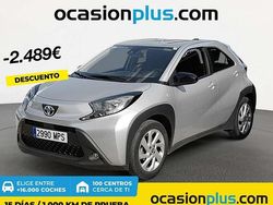 Gris Usado 2024 Toyota Aygo Play Utilitario | 12.991 € (Precio justo)