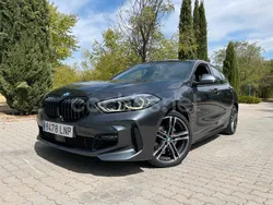 Gris / plata Usado 2021 BMW 118 Executive Utilitario | 18.990 € (Precio justo)