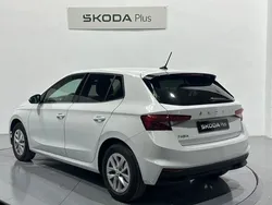 Blanco Usado 2024 Skoda Fabia Selection Berlina | 16.950 € (Precio justo)