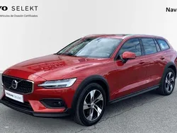Rojo Usado 2022 Volvo V60 CC Ultimate Familiar | 40.900 € (Un poco caro)