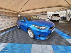 Azul Usado 2023 Kia Ceed Berlina | 17.500 € (Precio justo)