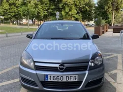 Gris / plata Usado 2005 Opel Astra Enjoy Berlina | 3600 € (Caro)