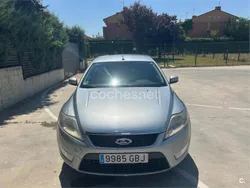 Gris / plata Usado 2008 Ford Mondeo Ambiente Berlina | 3000 € (Buen precio)