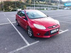 Rojo Usado 2014 Ford Focus Trend Berlina | 5900 € (Buen precio)