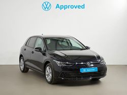 Negro profundo (efecto perla) Usado 2023 VW Golf VIII Life Berlina | 25.900 € (Precio justo)